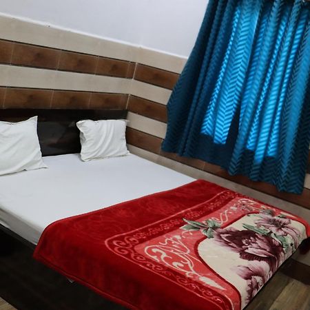 K.D.Dham Near Prem Mandir1 Hotel Vrindavan Bagian luar foto