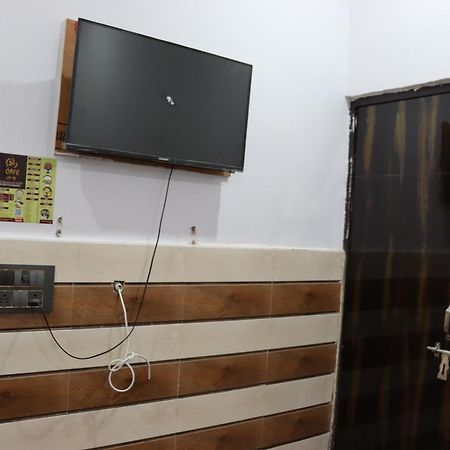 K.D.Dham Near Prem Mandir1 Hotel Vrindavan Bagian luar foto