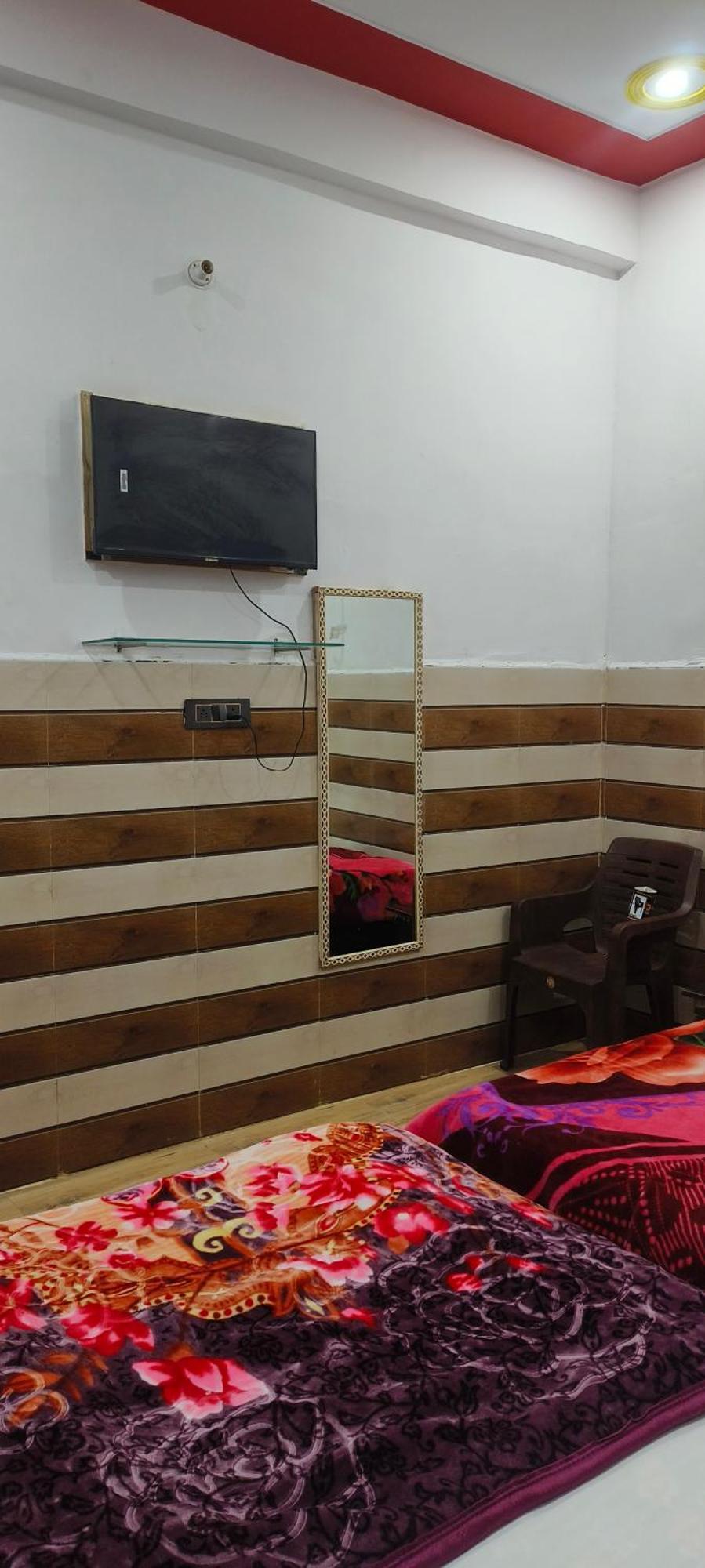 K.D.Dham Near Prem Mandir1 Hotel Vrindavan Bagian luar foto