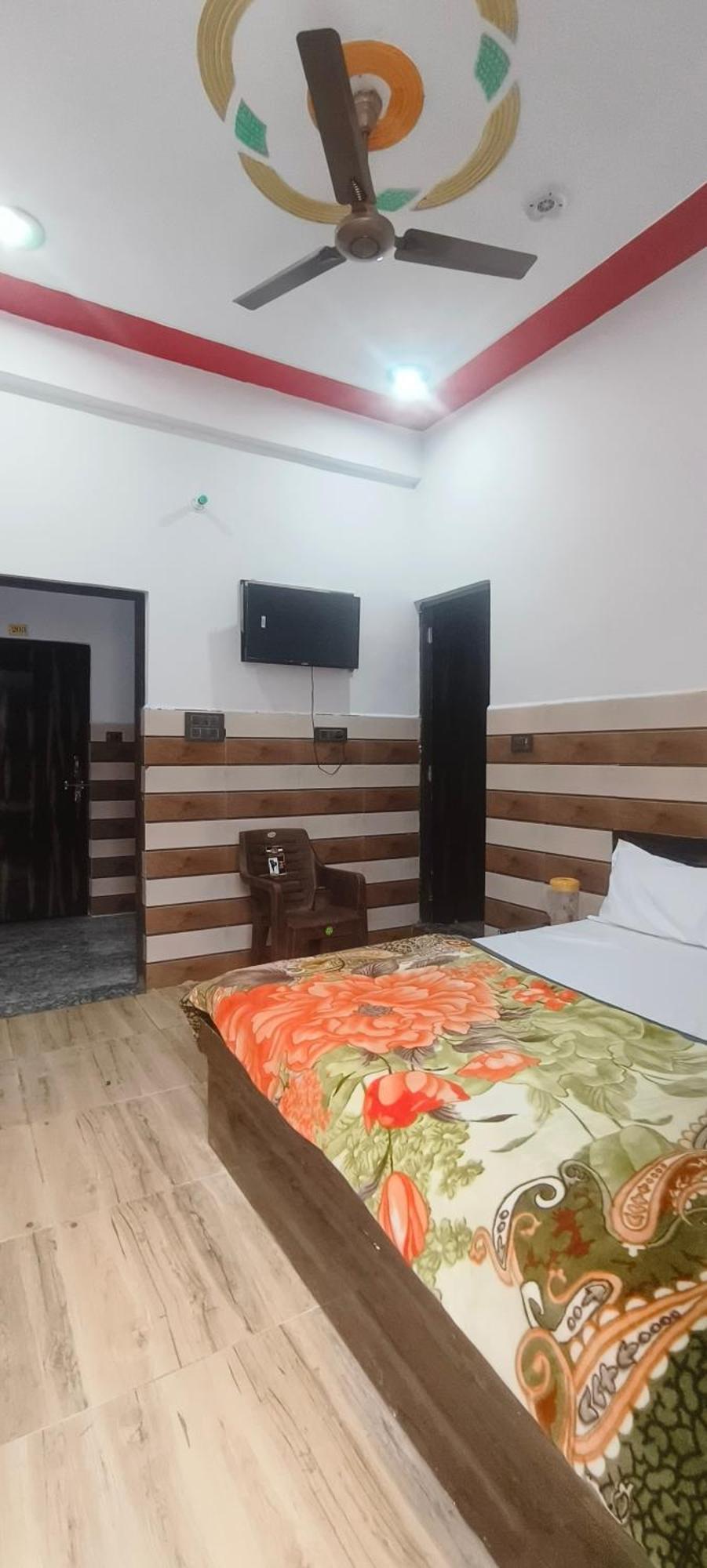K.D.Dham Near Prem Mandir1 Hotel Vrindavan Bagian luar foto