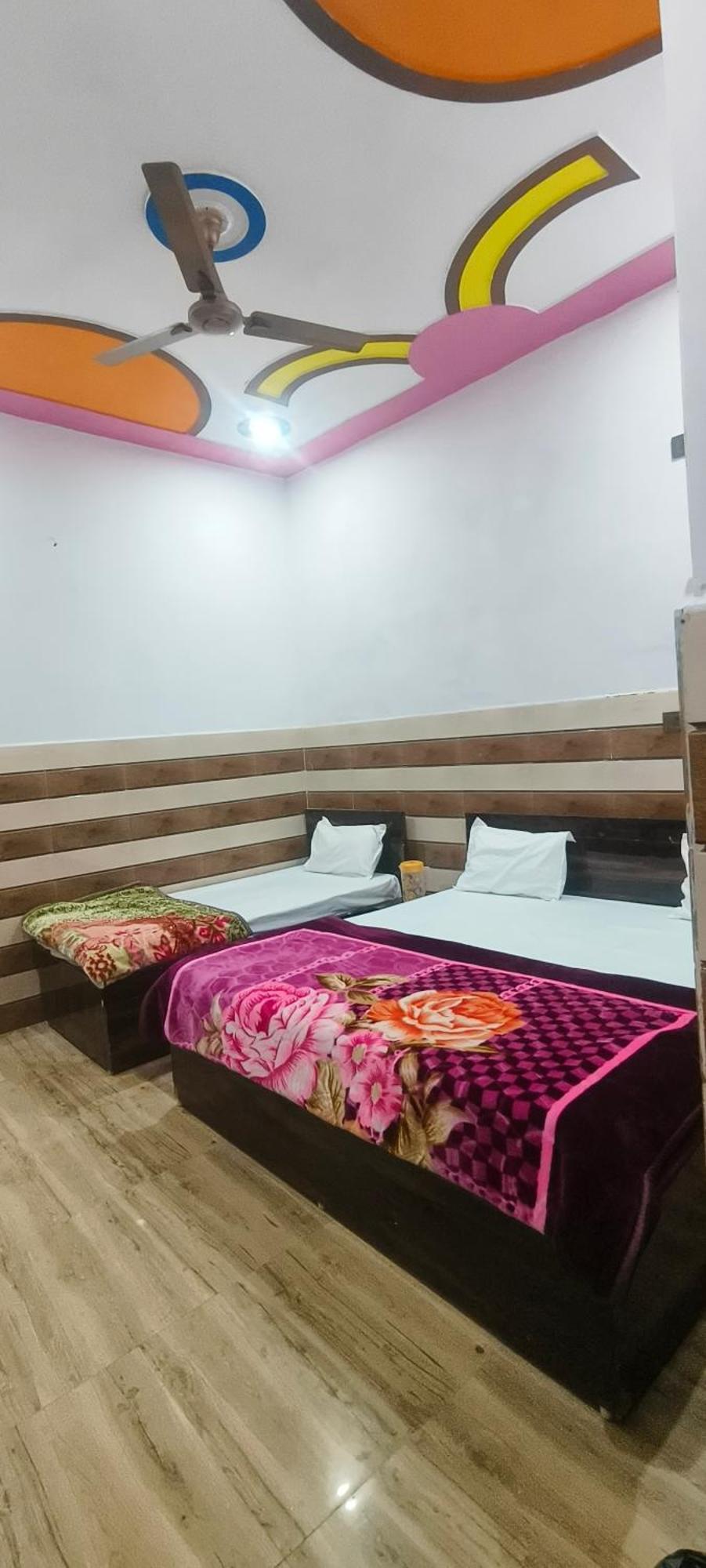 K.D.Dham Near Prem Mandir1 Hotel Vrindavan Bagian luar foto