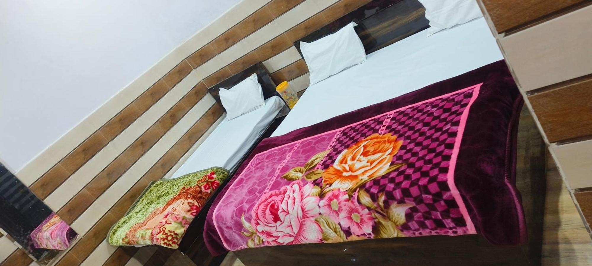 K.D.Dham Near Prem Mandir1 Hotel Vrindavan Bagian luar foto