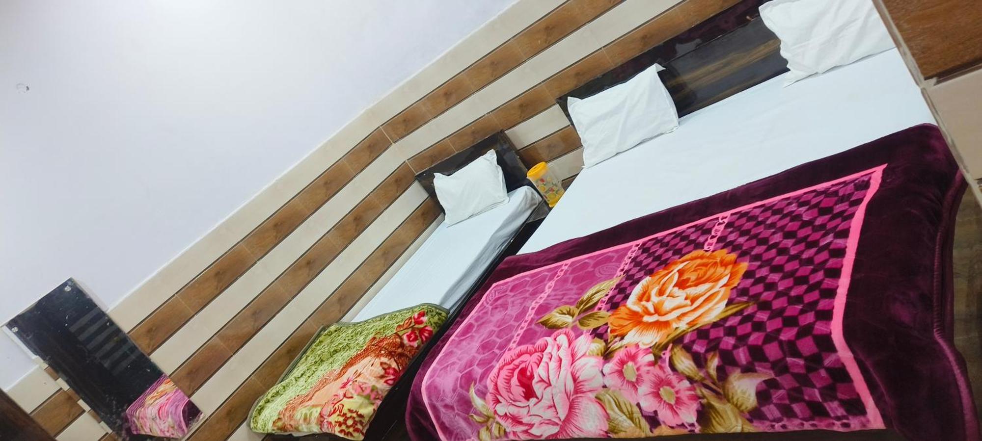 K.D.Dham Near Prem Mandir1 Hotel Vrindavan Bagian luar foto