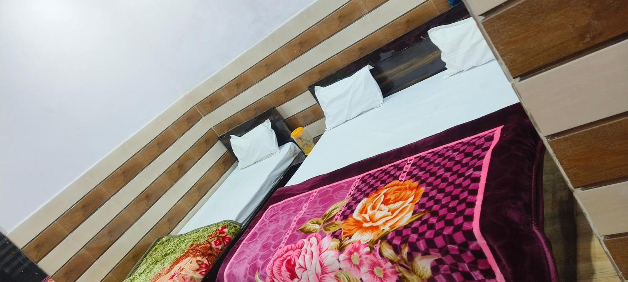 K.D.Dham Near Prem Mandir1 Hotel Vrindavan Bagian luar foto