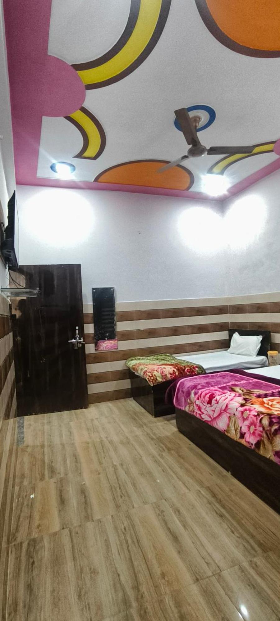 K.D.Dham Near Prem Mandir1 Hotel Vrindavan Bagian luar foto