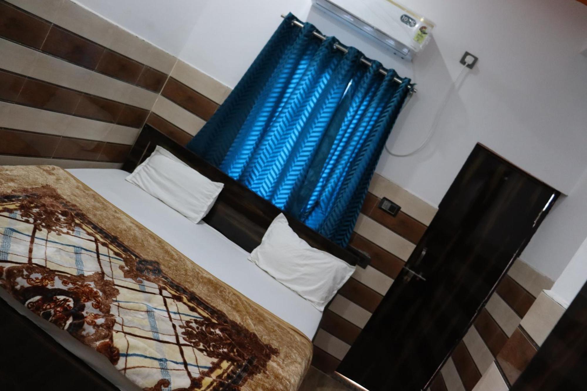 K.D.Dham Near Prem Mandir1 Hotel Vrindavan Bagian luar foto